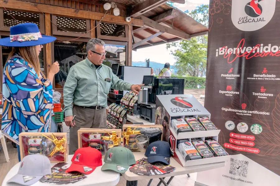 Stand de Café Cascajal con producto tostado y empacado